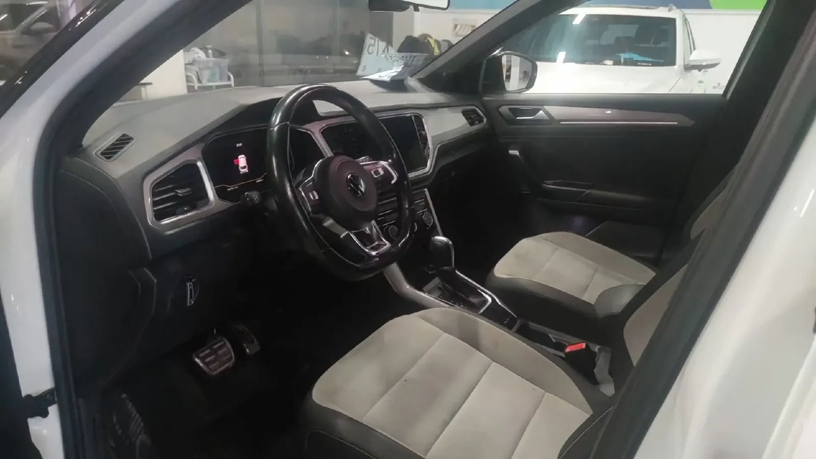 2021 Volkswagen T-Roc 1.4T 150HP L4 7DCT,autocango,china used car exporter,china ev exporter,chinese used car exporter,chinese used ev exporter