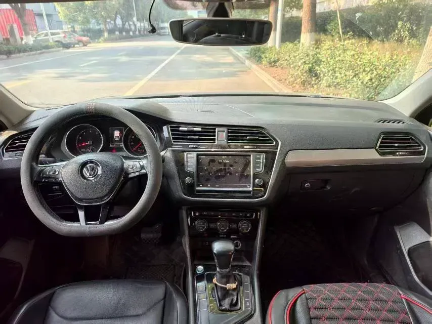 2017 Volkswagen Tiguan L 1.8T 180HP L4 7DCT,autocango,china used car exporter,china ev exporter,chinese used car exporter,chinese used ev exporter