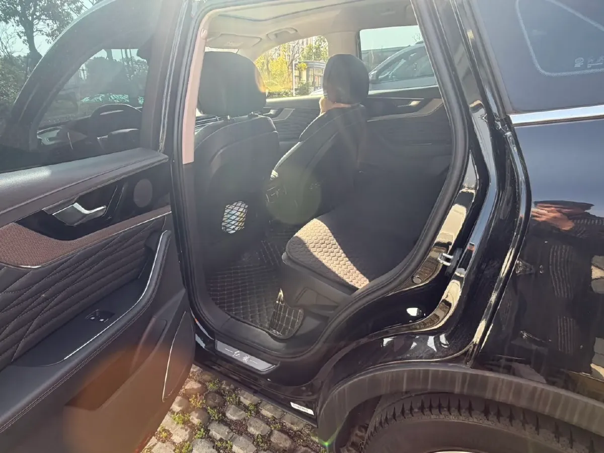 2022 HongQi HS5 2.0T 224HP L4 6AT,autocango,china used car exporter,china ev exporter,chinese used car exporter,chinese used ev exporter