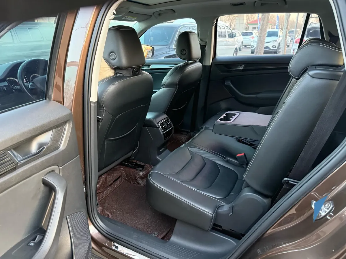 2018 Skoda Kodiak 2.0T 186HP L4 7DCT,autocango,china used car exporter,china ev exporter,chinese used car exporter,chinese used ev exporter