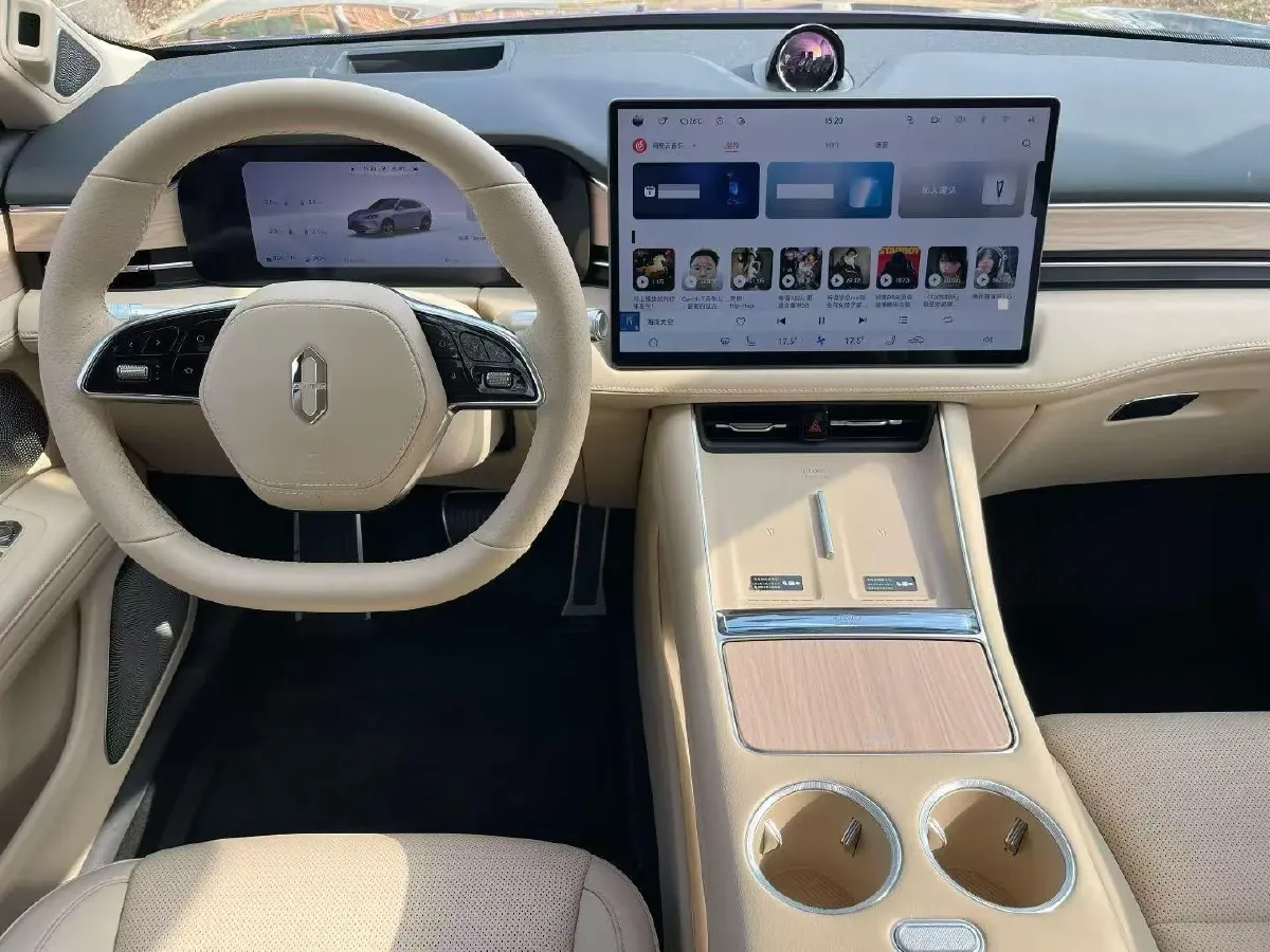 2025 AITO AITO M5 1.5T 152HP L4 REEV 42KWH,autocango,china used car exporter,china ev exporter,chinese used car exporter,chinese used ev exporter