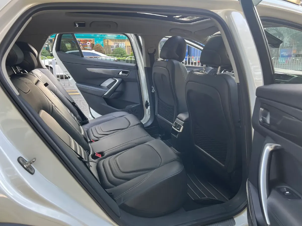 2016 DS 6 1.6T 167HP L4 6AT,autocango,china used car exporter,china ev exporter,chinese used car exporter,chinese used ev exporter