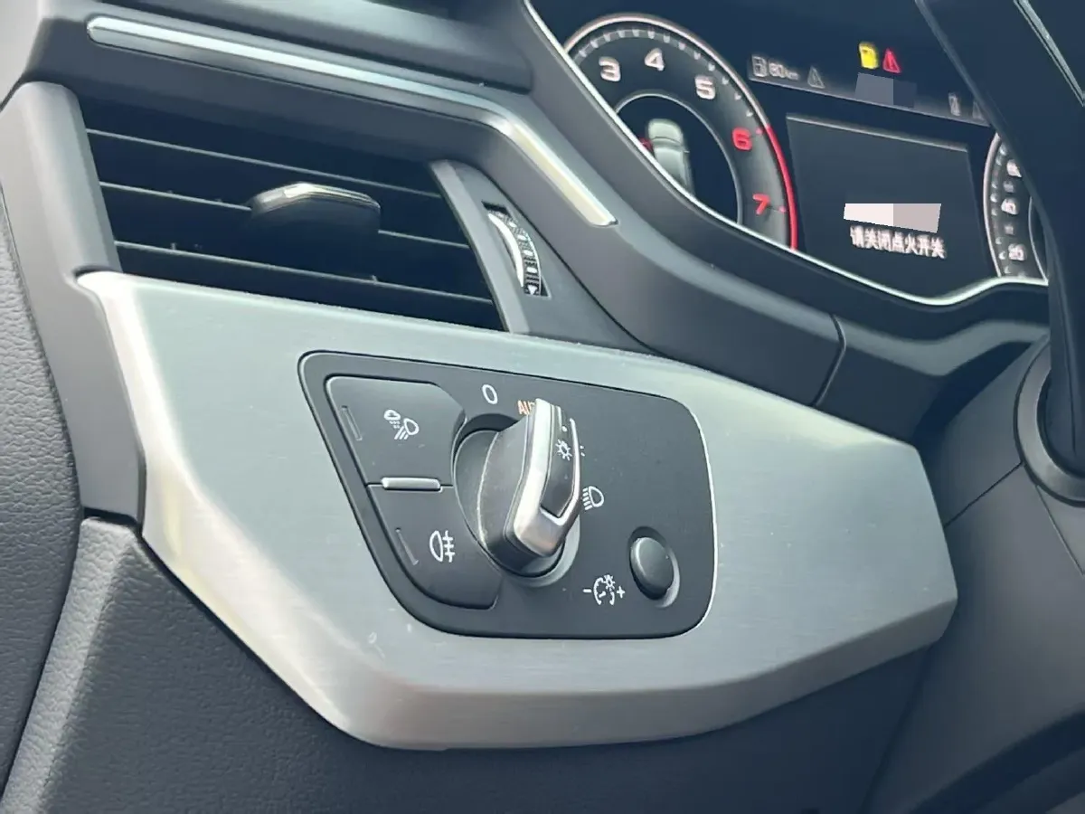 2022 Audi A4L 2.0T 190HP L4 7DCT,autocango,china used car exporter,china ev exporter,chinese used car exporter,chinese used ev exporter