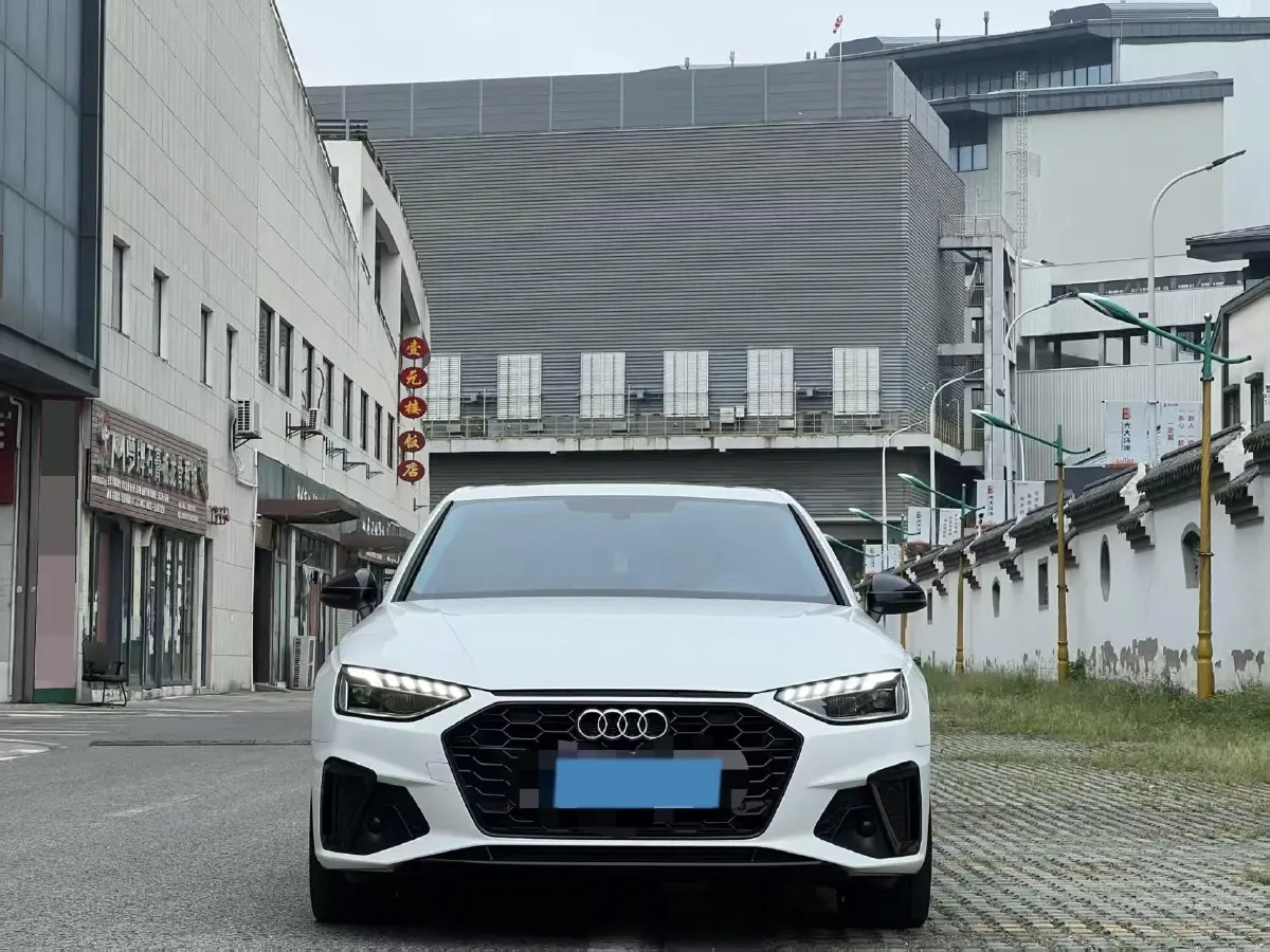 2022 Audi A4L 2.0T 190HP L4 7DCT,autocango,china used car exporter,china ev exporter,chinese used car exporter,chinese used ev exporter