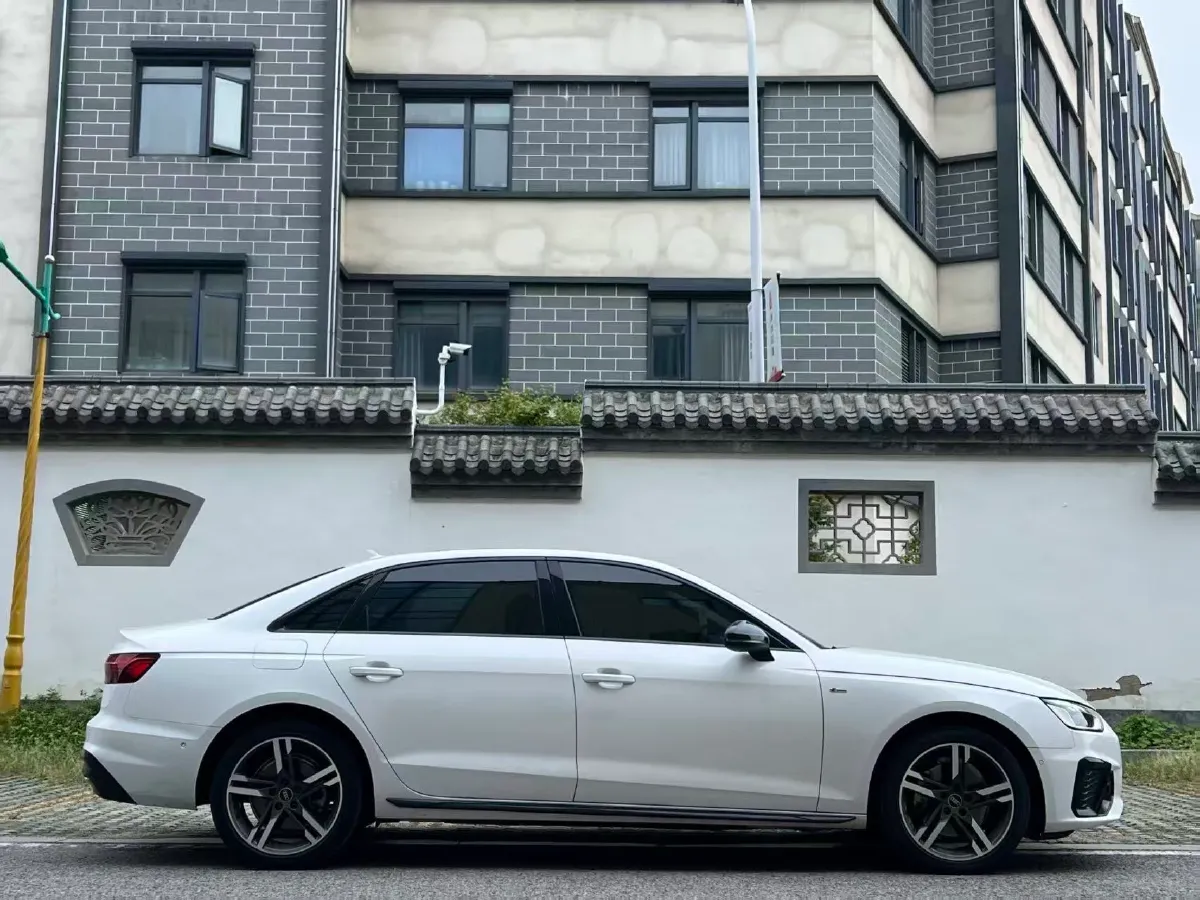 2022 Audi A4L 2.0T 190HP L4 7DCT,autocango,china used car exporter,china ev exporter,chinese used car exporter,chinese used ev exporter
