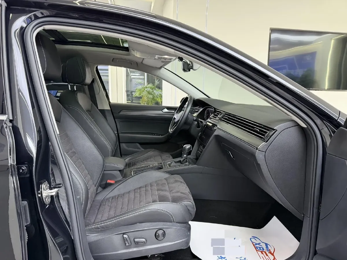 2020 Volkswagen Magotan 2.0T 186HP L4 7DCT,autocango,china used car exporter,china ev exporter,chinese used car exporter,chinese used ev exporter