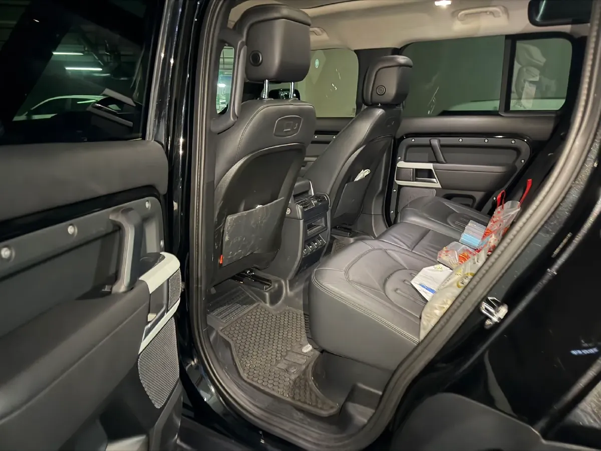 2021 Land Rover Defender 3.0T 400HP L6 8AT,autocango,china used car exporter,china ev exporter,chinese used car exporter,chinese used ev exporter