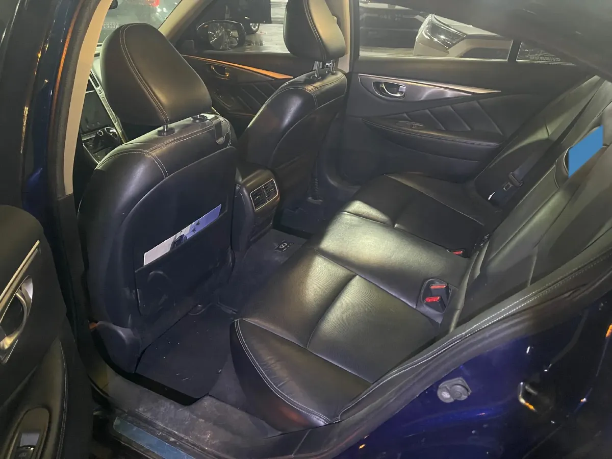 2018 Jeep Grand Commander 2.0T 265HP L4 9AT,autocango,china used car exporter,china ev exporter,chinese used car exporter,chinese used ev exporter