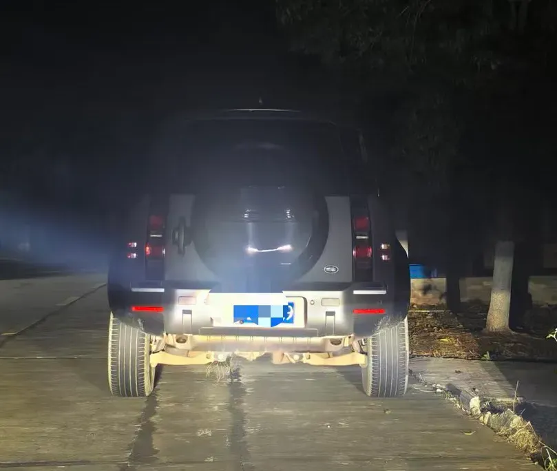 2023 Land Rover Defender 3.0T 400HP L6 8AT,autocango,china used car exporter,china ev exporter,chinese used car exporter,chinese used ev exporter