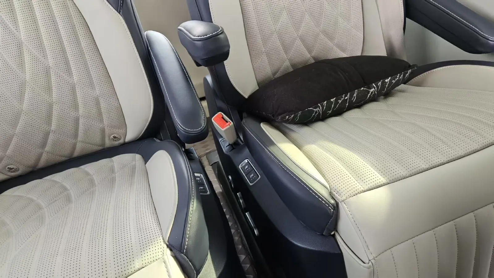 2022 MAXUS G90 2.0T 234HP L4 8AT,autocango,china used car exporter,china ev exporter,chinese used car exporter,chinese used ev exporter