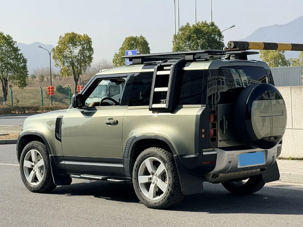 2023 Land Rover Defender 3.0T 400HP L6 8AT,autocango,china used car exporter,china ev exporter,chinese used car exporter,chinese used ev exporter