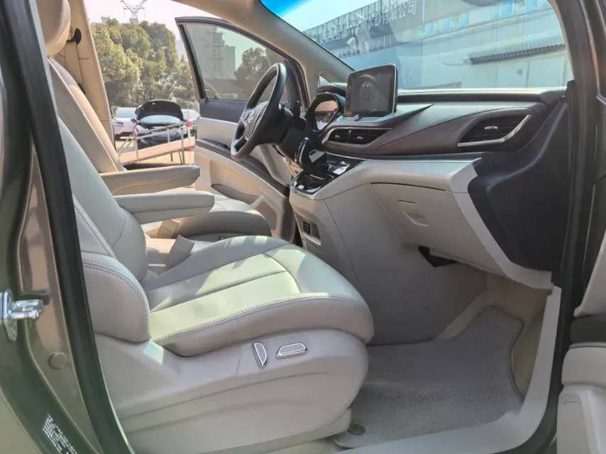 2022 Buick GL8 2.0T 237HP L4 9AT,autocango,china used car exporter,china ev exporter,chinese used car exporter,chinese used ev exporter