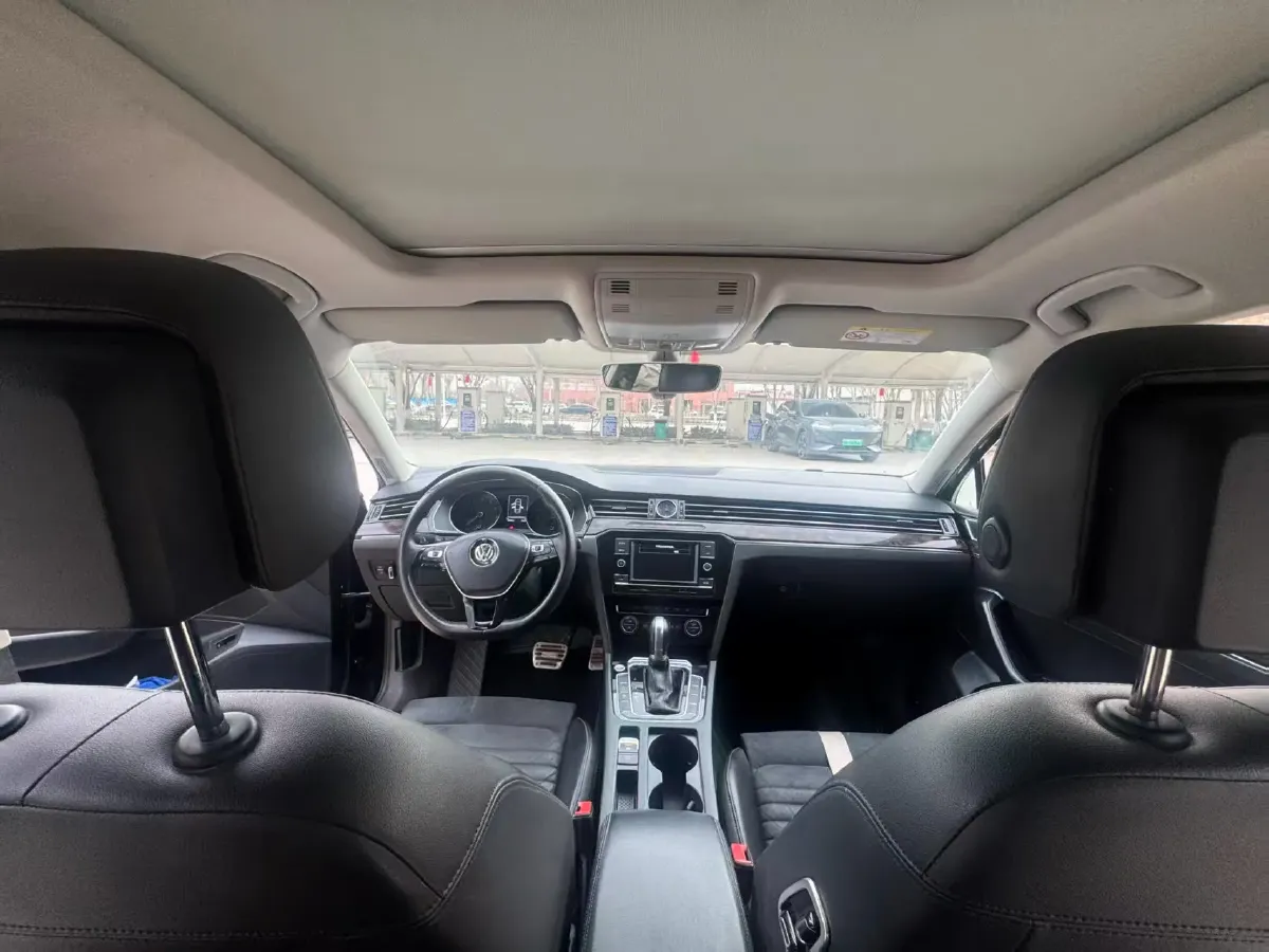 2018 Volkswagen Magotan 1.8T 180HP L4 7DCT,autocango,china used car exporter,china ev exporter,chinese used car exporter,chinese used ev exporter