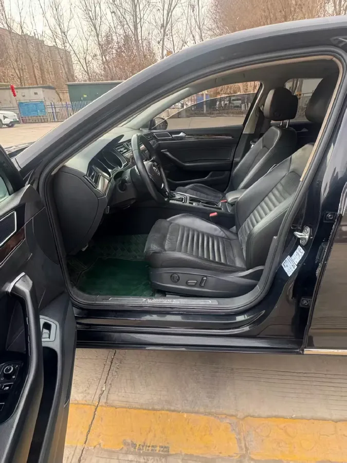 2018 Volkswagen Magotan 1.8T 180HP L4 7DCT,autocango,china used car exporter,china ev exporter,chinese used car exporter,chinese used ev exporter