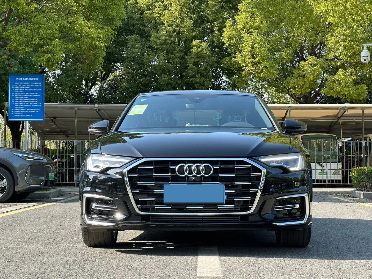 2024 Audi A6L 2.0T 245HP L4 7DCT,autocango,china used car exporter,china ev exporter,chinese used car exporter,chinese used ev exporter