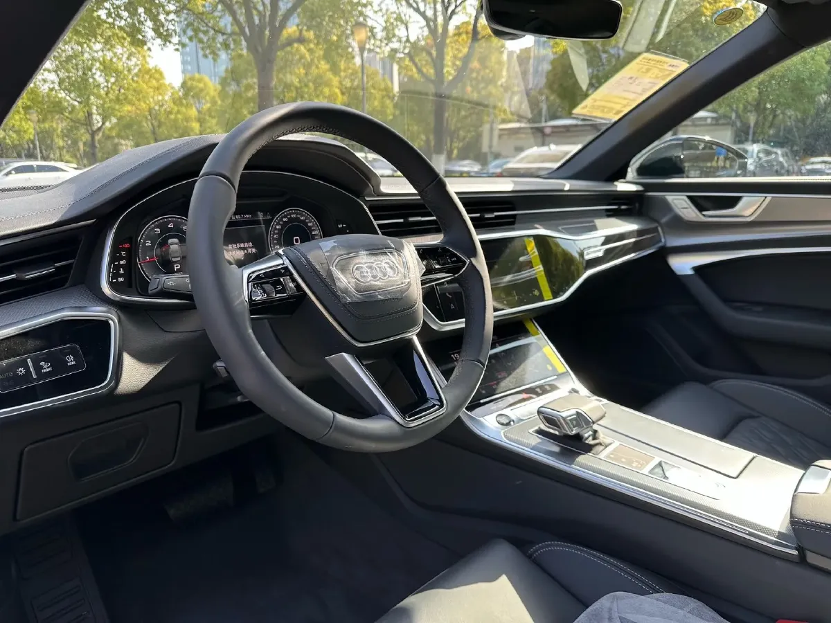 2024 Audi A6L 2.0T 245HP L4 7DCT,autocango,china used car exporter,china ev exporter,chinese used car exporter,chinese used ev exporter