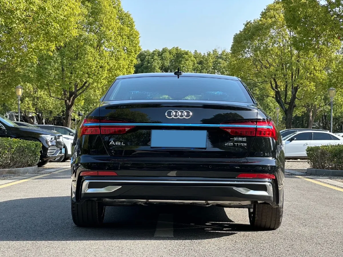 2024 Audi A6L 2.0T 245HP L4 7DCT,autocango,china used car exporter,china ev exporter,chinese used car exporter,chinese used ev exporter