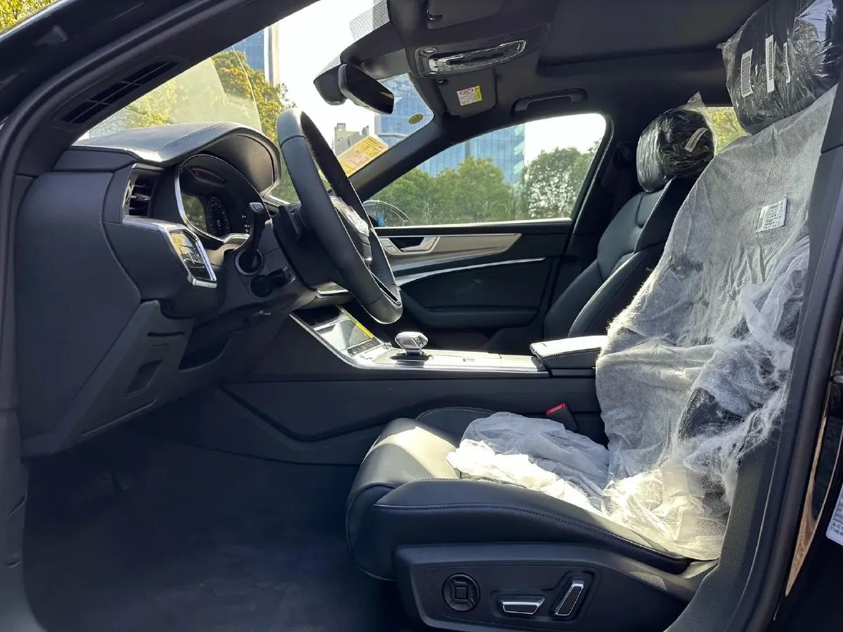 2024 Audi A6L 2.0T 245HP L4 7DCT,autocango,china used car exporter,china ev exporter,chinese used car exporter,chinese used ev exporter