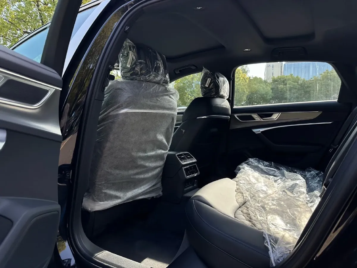 2024 Audi A6L 2.0T 245HP L4 7DCT,autocango,china used car exporter,china ev exporter,chinese used car exporter,chinese used ev exporter