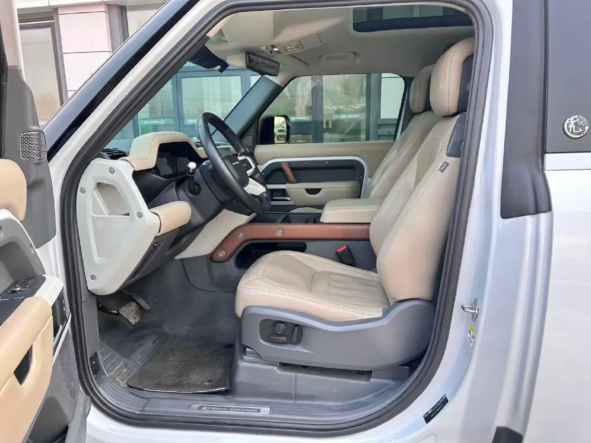 2022 Land Rover Defender 2.0T 300HP L4 8AT,autocango,china used car exporter,china ev exporter,chinese used car exporter,chinese used ev exporter