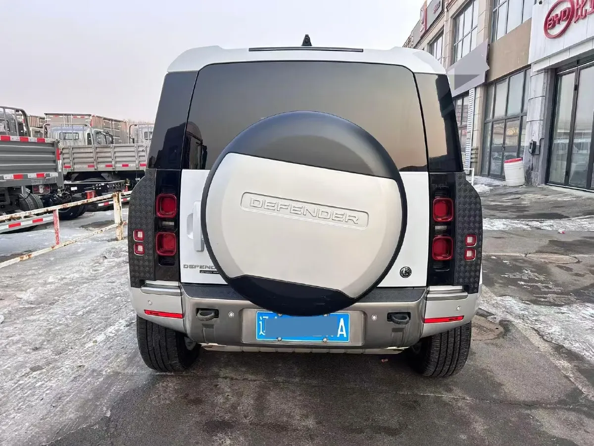2022 Land Rover Defender 2.0T 300HP L4 8AT,autocango,china used car exporter,china ev exporter,chinese used car exporter,chinese used ev exporter