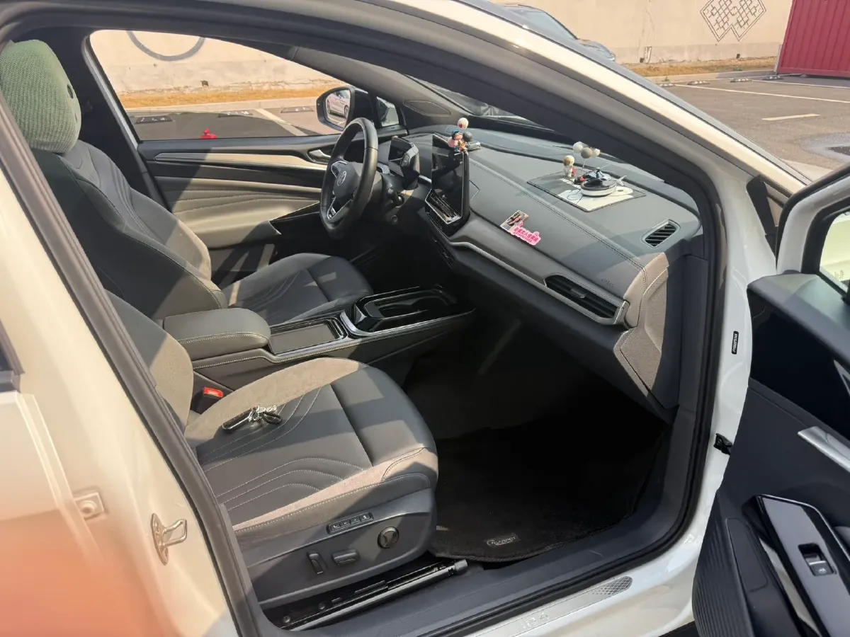 2022 Volkswagen Tiguan L 2.0T 186HP L4 7DCT,autocango,china used car exporter,china ev exporter,chinese used car exporter,chinese used ev exporter