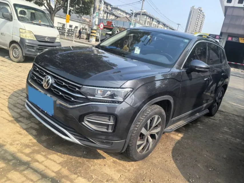 2019 Jeep Cherokee 2.0T 234HP L4 9AT,autocango,china used car exporter,china ev exporter,chinese used car exporter,chinese used ev exporter