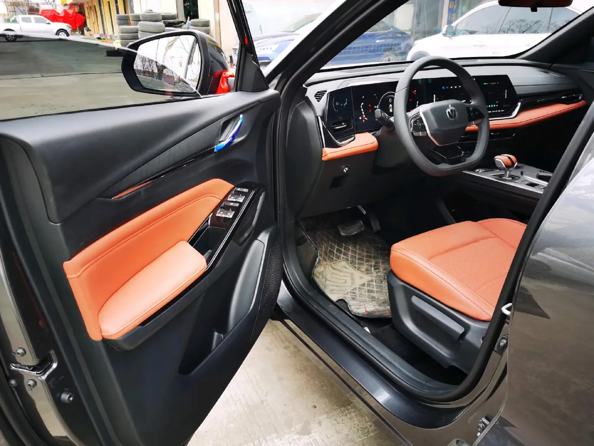 2025 ChangAn X5 PLUS 1.5T 188HP L4 7DCT,autocango,china used car exporter,china ev exporter,chinese used car exporter,chinese used ev exporter