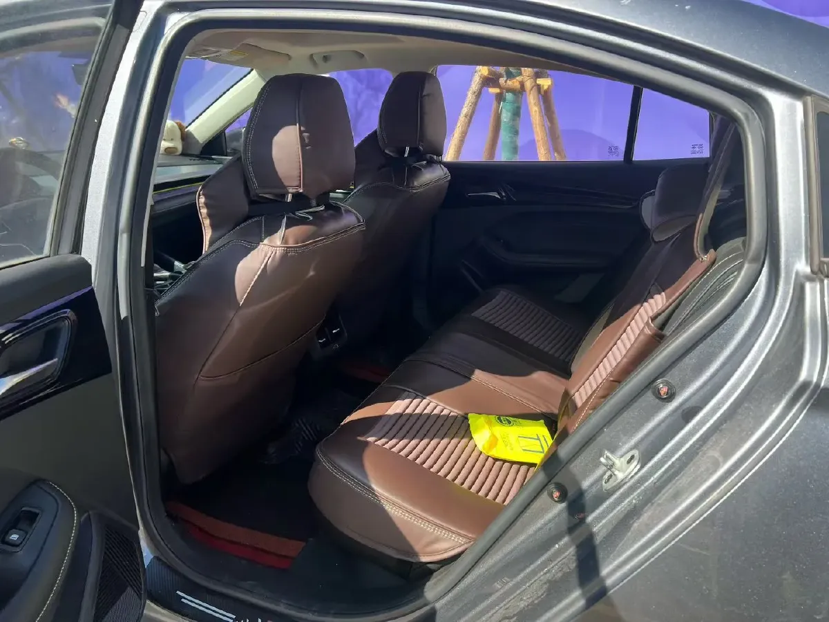 2021 Roewe i5 1.5L 120HP L4 CVT,autocango,china used car exporter,china ev exporter,chinese used car exporter,chinese used ev exporter