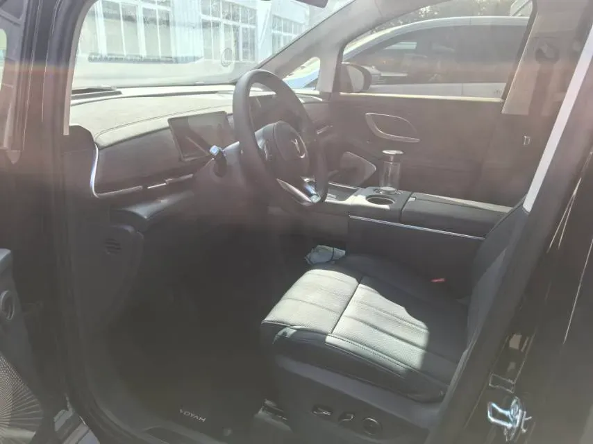2026 Voyah Dream 1.5T 150HP L4 PHEV,autocango,china used car exporter,china ev exporter,chinese used car exporter,chinese used ev exporter