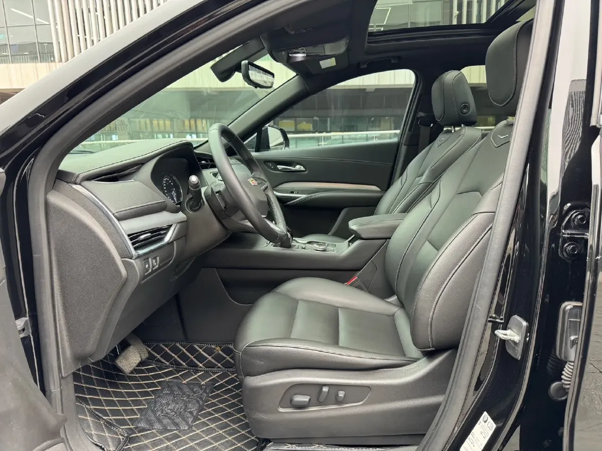 2020 Cadillac XT4 2.0T 241HP L4 9AT,autocango,china used car exporter,china ev exporter,chinese used car exporter,chinese used ev exporter