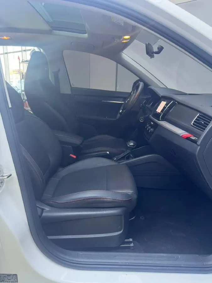 2021 Skoda Kamiq 1.5L 112HP L4 6AT,autocango,china used car exporter,china ev exporter,chinese used car exporter,chinese used ev exporter