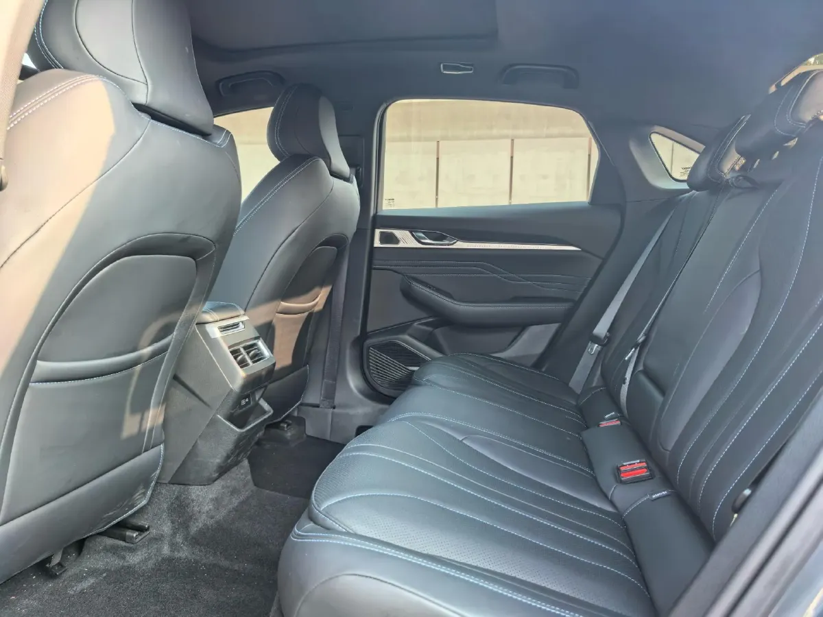 2025 Geely Preface 1.5T 181HP L4 7DCT,autocango,china used car exporter,china ev exporter,chinese used car exporter,chinese used ev exporter