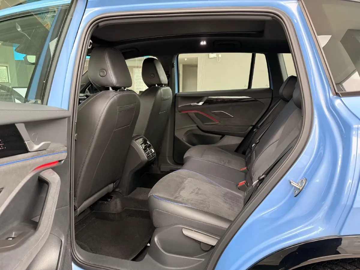 2024 Volkswagen Tiguan L 2.0T 220HP L4 7DCT,autocango,china used car exporter,china ev exporter,chinese used car exporter,chinese used ev exporter