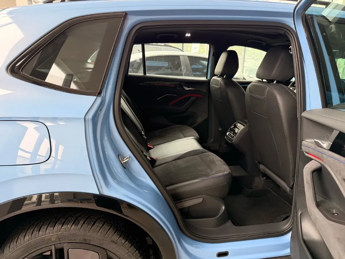 2024 Volkswagen Tiguan L 2.0T 220HP L4 7DCT,autocango,china used car exporter,china ev exporter,chinese used car exporter,chinese used ev exporter