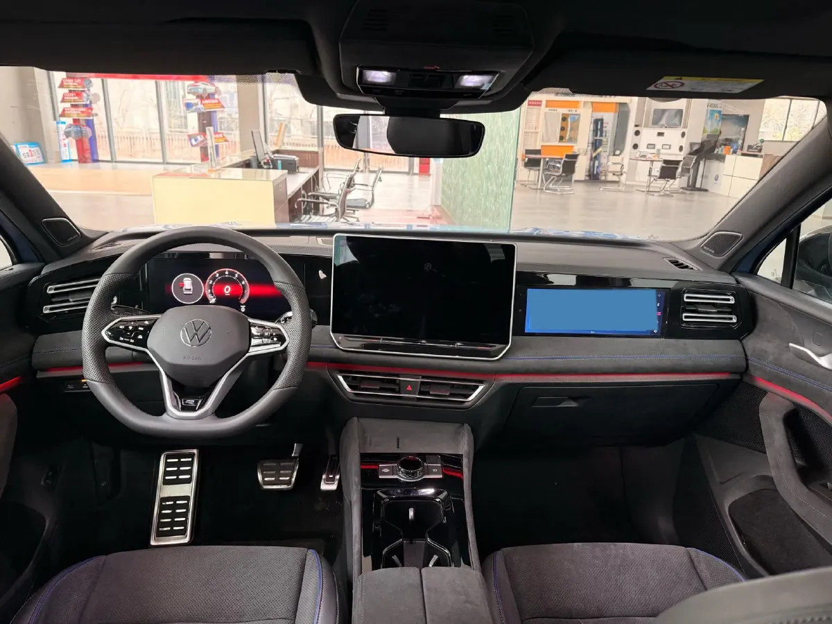 2024 Volkswagen Tiguan L 2.0T 220HP L4 7DCT,autocango,china used car exporter,china ev exporter,chinese used car exporter,chinese used ev exporter