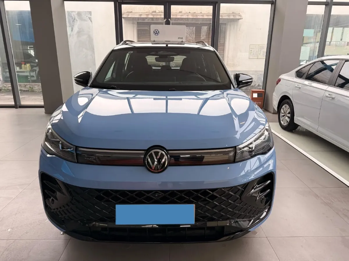 2024 Volkswagen Tiguan L 2.0T 220HP L4 7DCT,autocango,china used car exporter,china ev exporter,chinese used car exporter,chinese used ev exporter