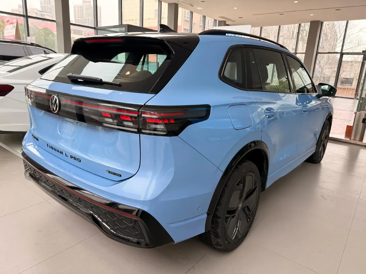 2024 Volkswagen Tiguan L 2.0T 220HP L4 7DCT,autocango,china used car exporter,china ev exporter,chinese used car exporter,chinese used ev exporter