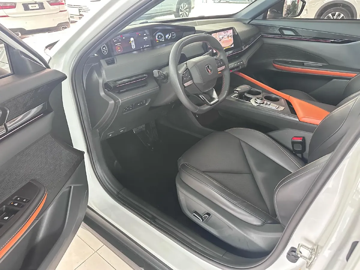 2022 ChangAn UNI-V 1.5T 188HP L4 7DCT,autocango,china used car exporter,china ev exporter,chinese used car exporter,chinese used ev exporter