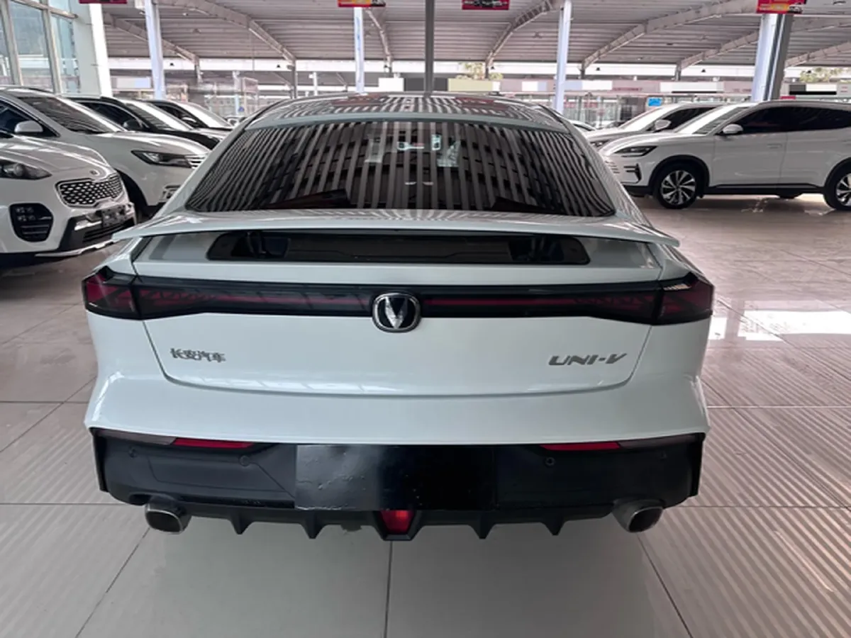 2022 ChangAn UNI-V 1.5T 188HP L4 7DCT,autocango,china used car exporter,china ev exporter,chinese used car exporter,chinese used ev exporter