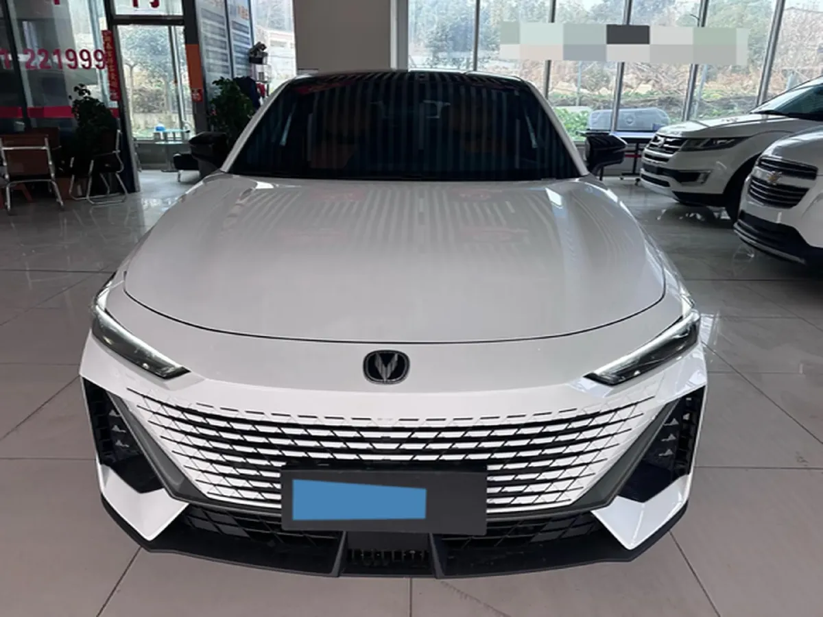 2022 ChangAn UNI-V 1.5T 188HP L4 7DCT,autocango,china used car exporter,china ev exporter,chinese used car exporter,chinese used ev exporter