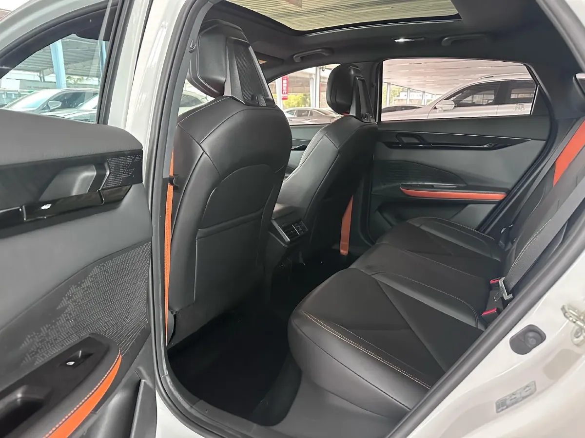 2022 ChangAn UNI-V 1.5T 188HP L4 7DCT,autocango,china used car exporter,china ev exporter,chinese used car exporter,chinese used ev exporter