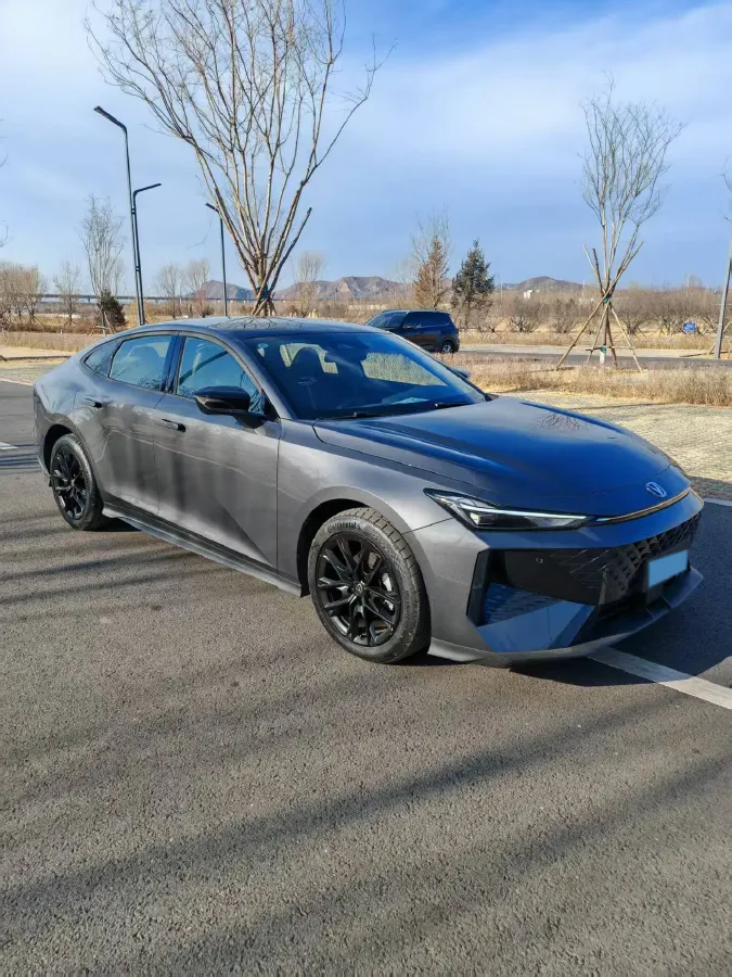 2024 ChangAn UNI-V 1.5T 188HP L4 7DCT,autocango,china used car exporter,china ev exporter,chinese used car exporter,chinese used ev exporter