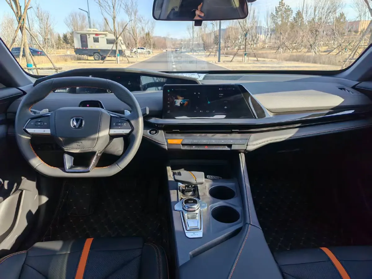 2024 ChangAn UNI-V 1.5T 188HP L4 7DCT,autocango,china used car exporter,china ev exporter,chinese used car exporter,chinese used ev exporter