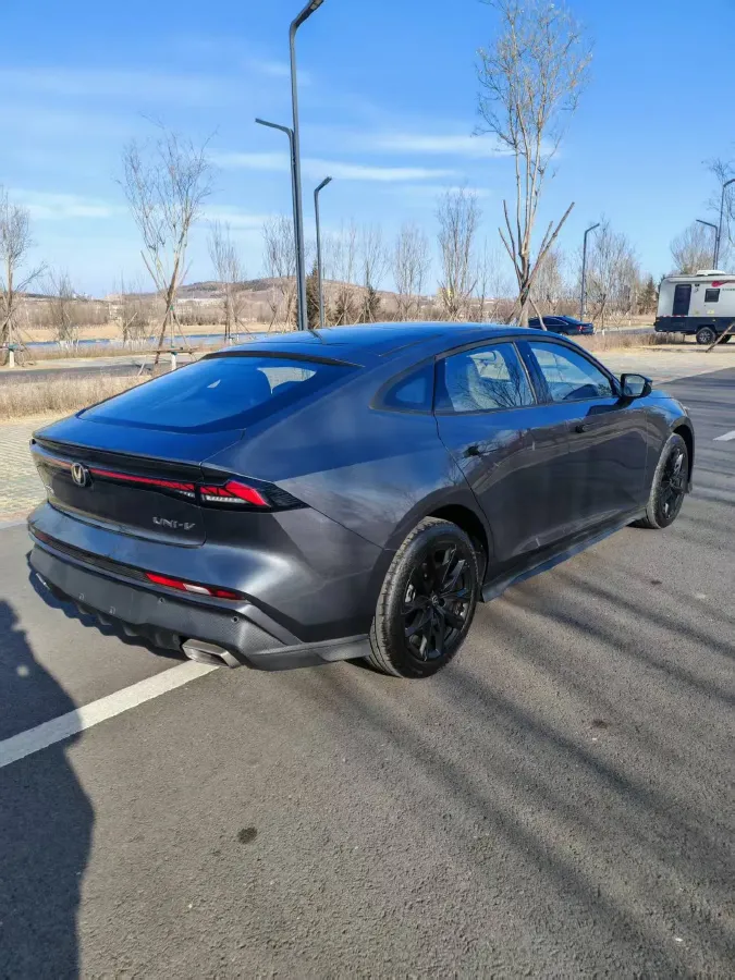 2024 ChangAn UNI-V 1.5T 188HP L4 7DCT,autocango,china used car exporter,china ev exporter,chinese used car exporter,chinese used ev exporter