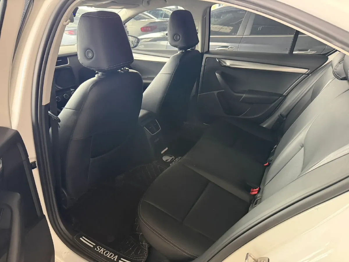 2020 Skoda Octavia 1.5L 113HP L4 6AT,autocango,china used car exporter,china ev exporter,chinese used car exporter,chinese used ev exporter