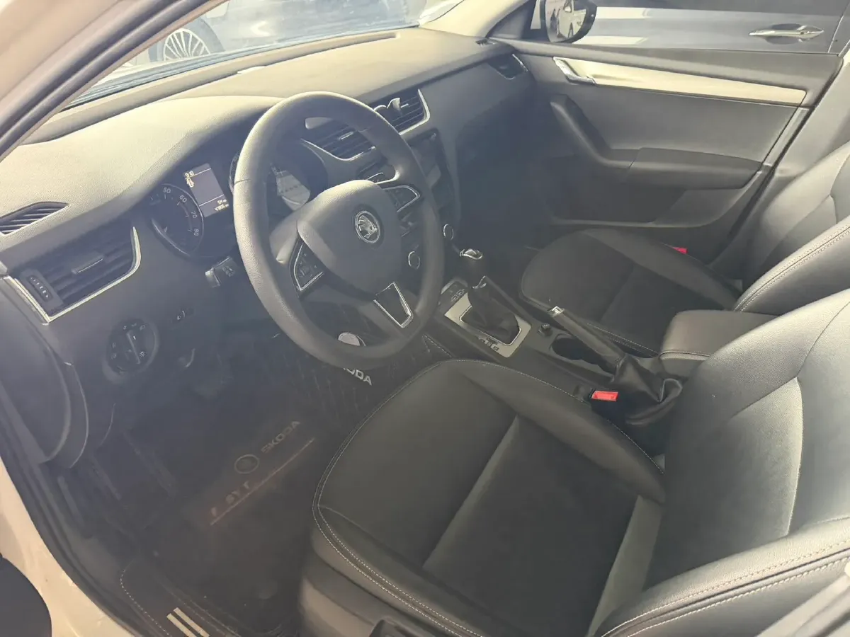 2020 Skoda Octavia 1.5L 113HP L4 6AT,autocango,china used car exporter,china ev exporter,chinese used car exporter,chinese used ev exporter