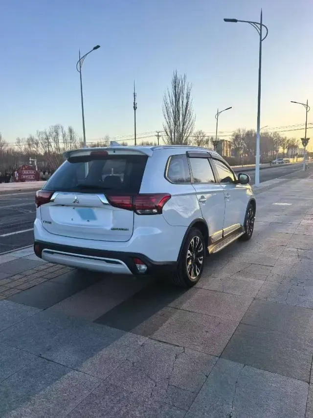 2019 Mitsubishi Outlander 2.0L 166HP L4 CVT,autocango,china used car exporter,china ev exporter,chinese used car exporter,chinese used ev exporter