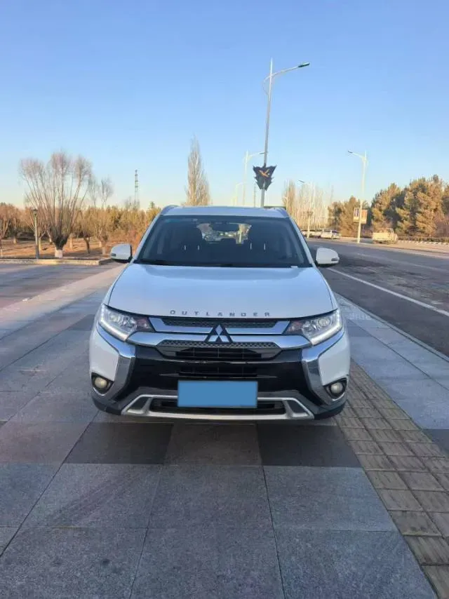 2019 Mitsubishi Outlander 2.0L 166HP L4 CVT,autocango,china used car exporter,china ev exporter,chinese used car exporter,chinese used ev exporter