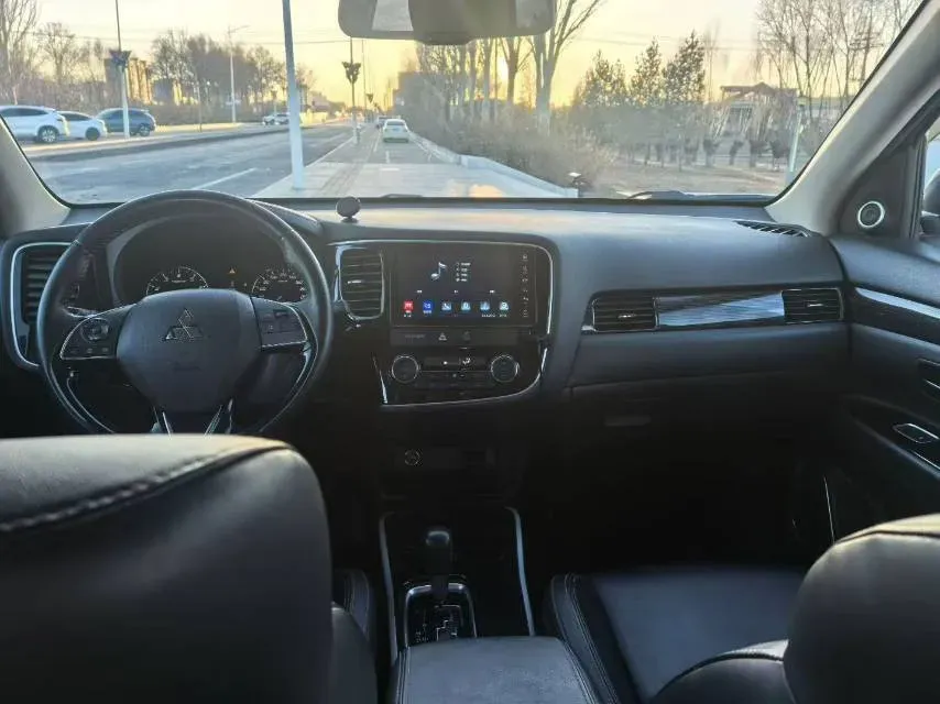 2019 Mitsubishi Outlander 2.0L 166HP L4 CVT,autocango,china used car exporter,china ev exporter,chinese used car exporter,chinese used ev exporter